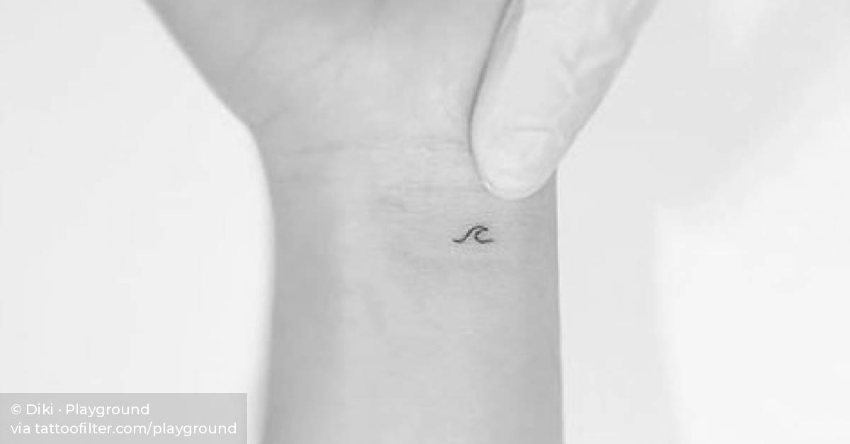 Tiny Wave Tattoo On The Wrist. 628_x_1200_jpg