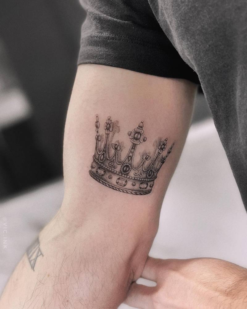 Microrealistic crown tattoo for his little prince.