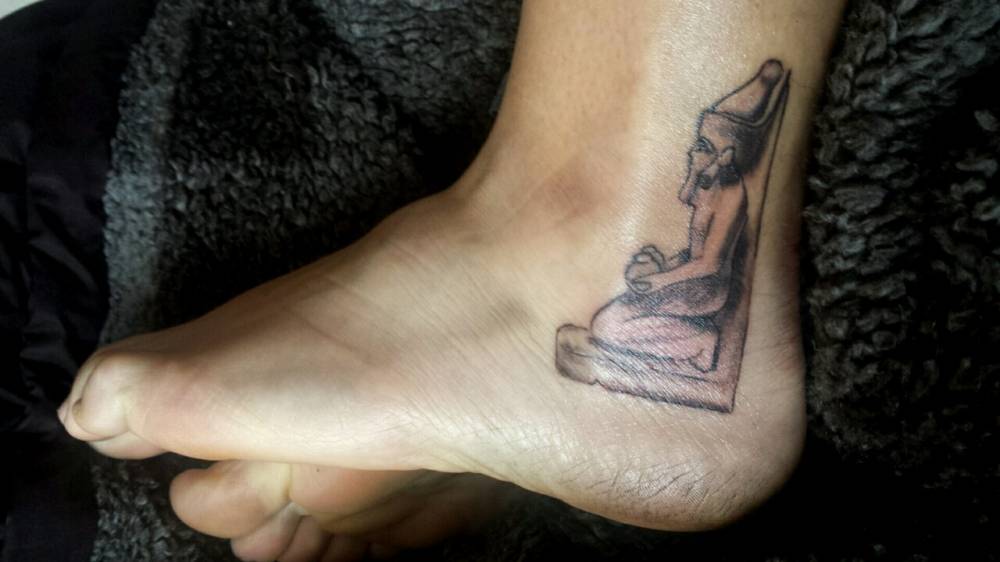 Hatshepsut's tattoo on Saskia's ankle "Hatshepsut,