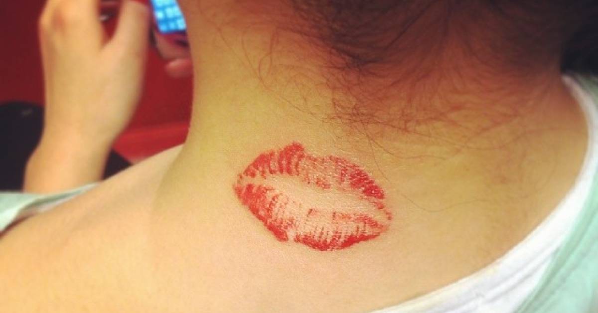Kiss tattoo on the back of the neck.