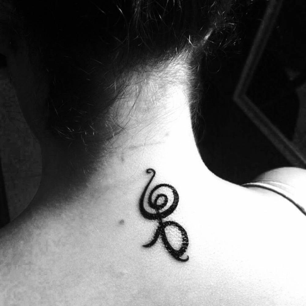 Upper Back Tattoo Of The Hakuna Matata Symbol. 1000_x_1000_jpg