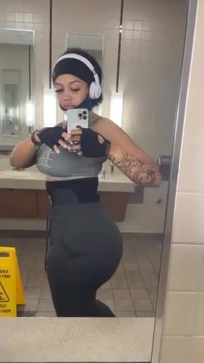 🔥 Imagine these thicc ass legs sittin on your lap🤦🏿🤯 : Ex...