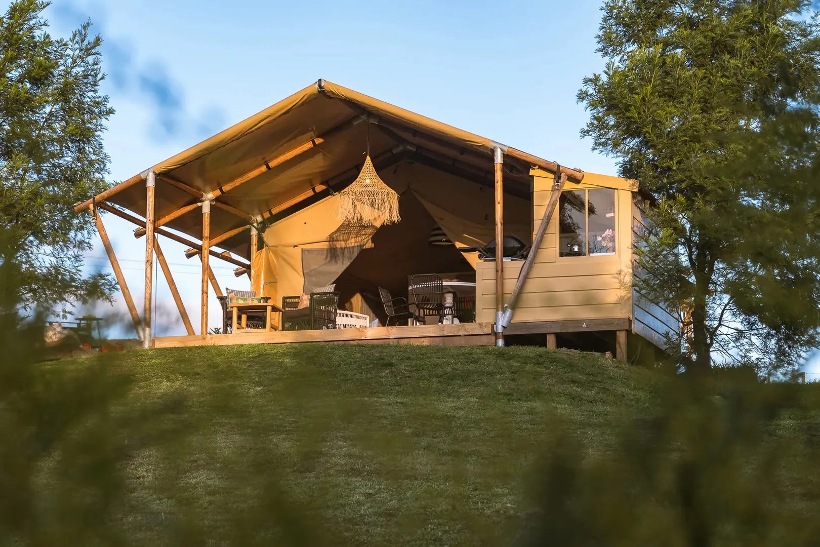 China Factory cheap price glamping house Safari tent for resort wooden