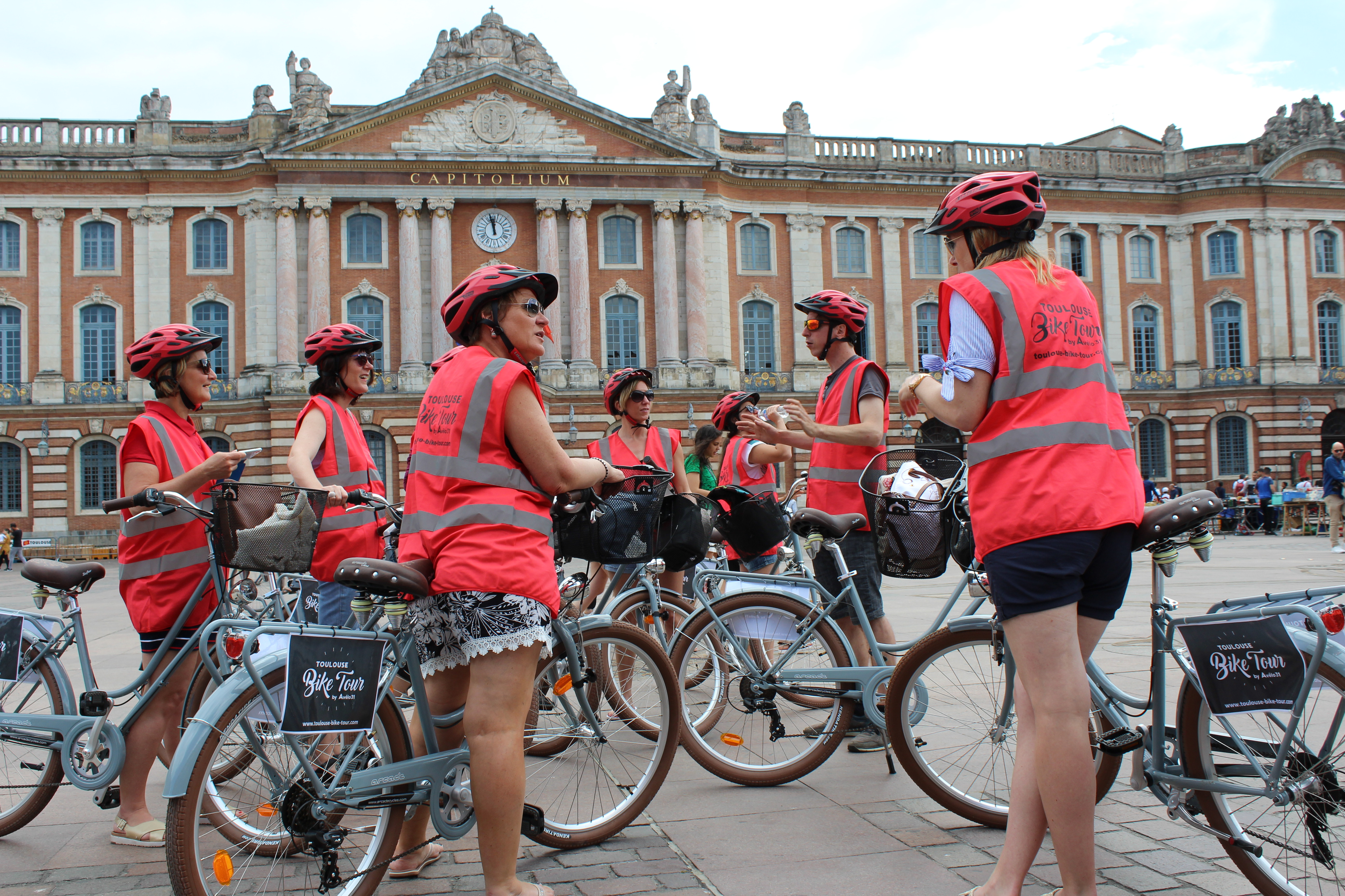 TOULOUSE BIKE TOUR TOULOUSE Sightseeing tours