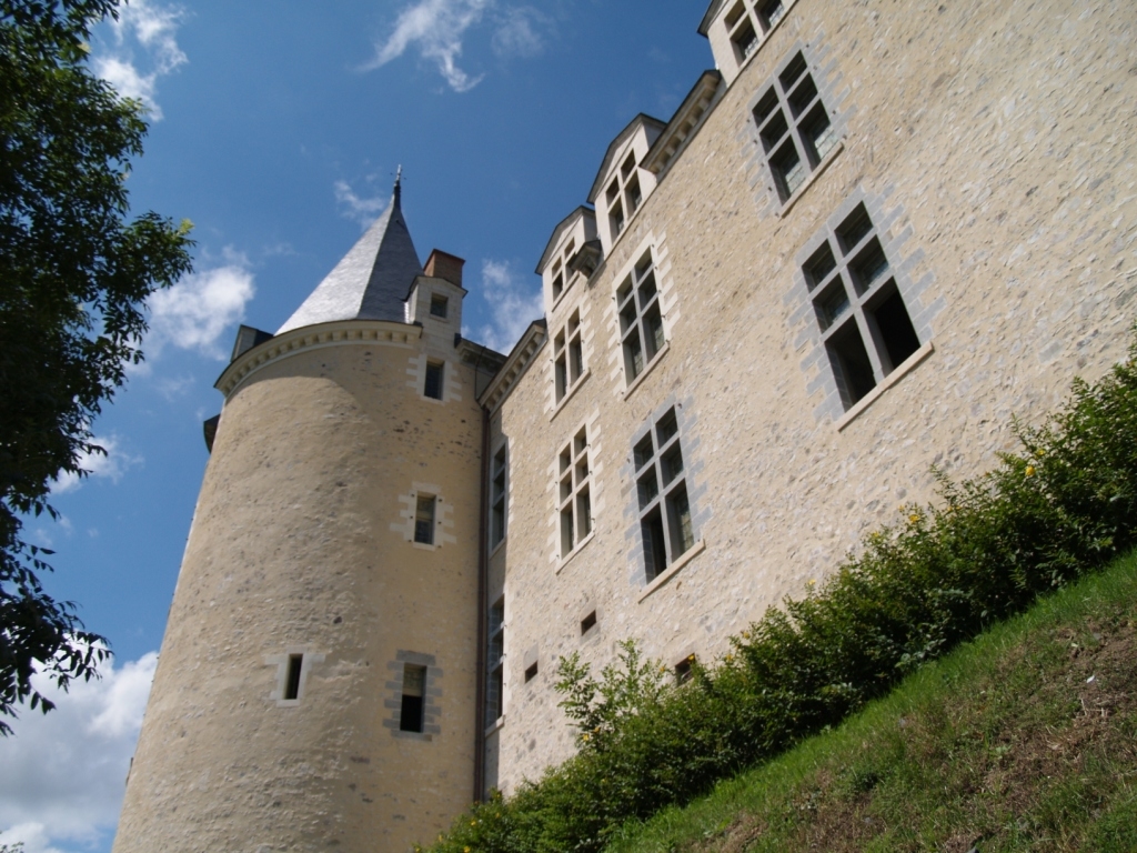 CHÂTEAU DE SAINTESUZANNE SAINTESUZANNEETCHAMMES