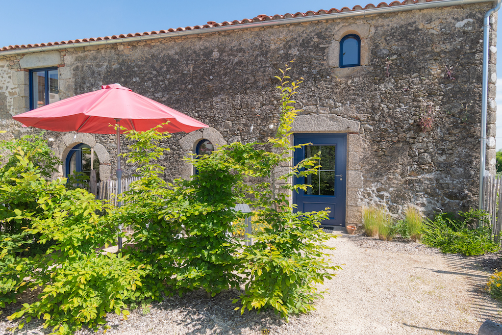 LE LOGIS DE CONCISE GITE LE PALEFRENIER LES HERBIERS Location et gîte