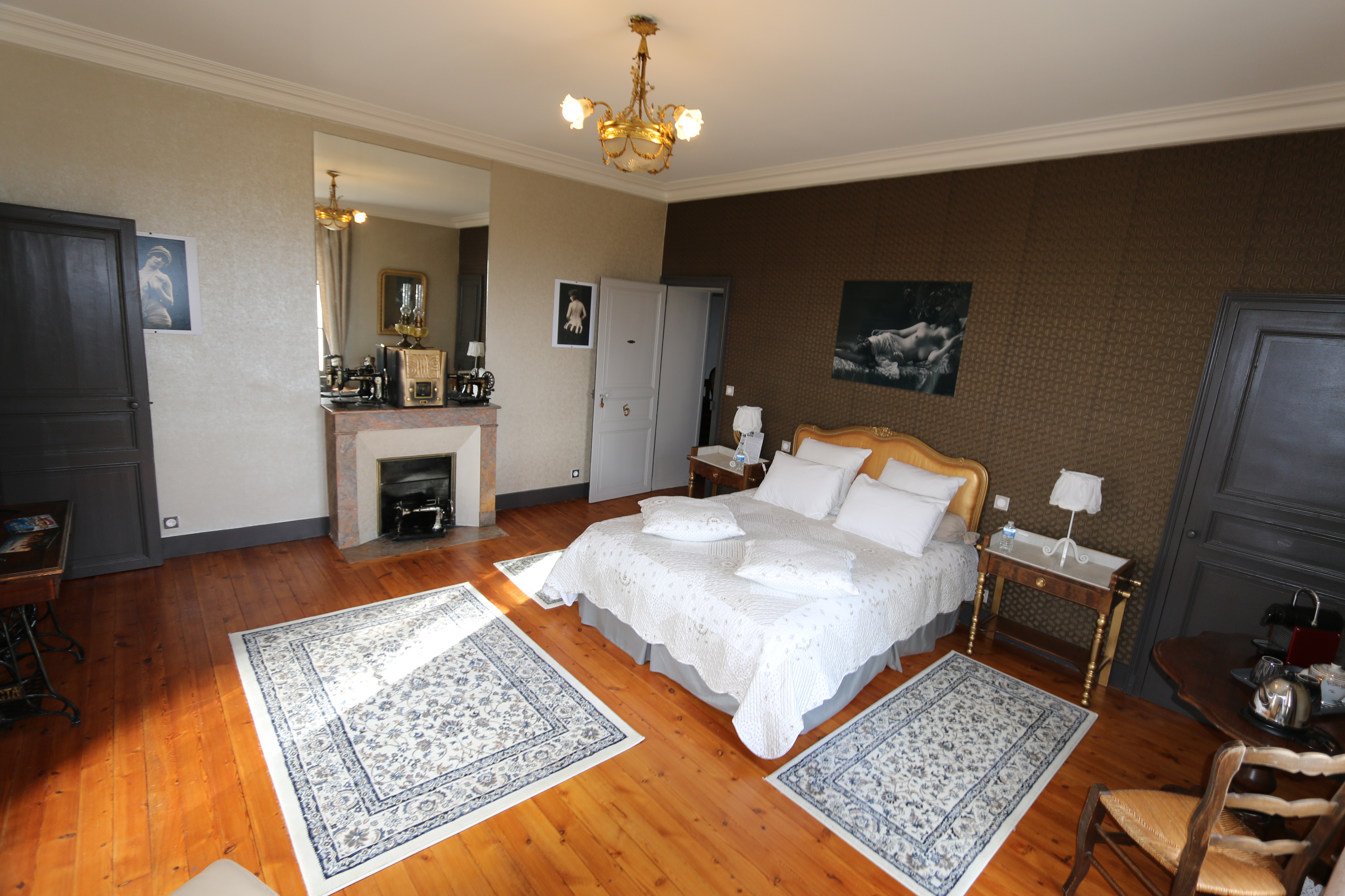 CHAMBRES D'HOTES LE PETIT CHATEAU DES CEDRES CHAMBRE N°5 BEAUX