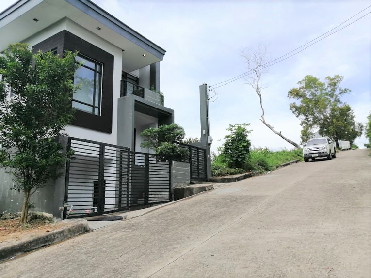Metropolis house for sale Talamban Cebu City with 120sqm extra lot