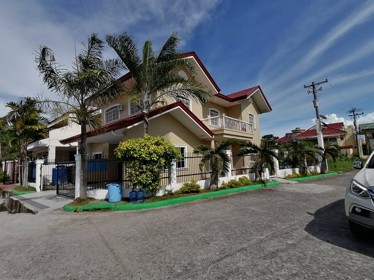 House for SALE White Sands Maribago Lapu Lapu City Access to White