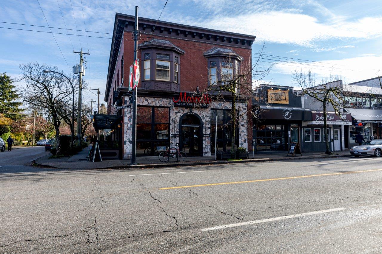 2081549 Kitchener Street Cecelia and Keith Simmons