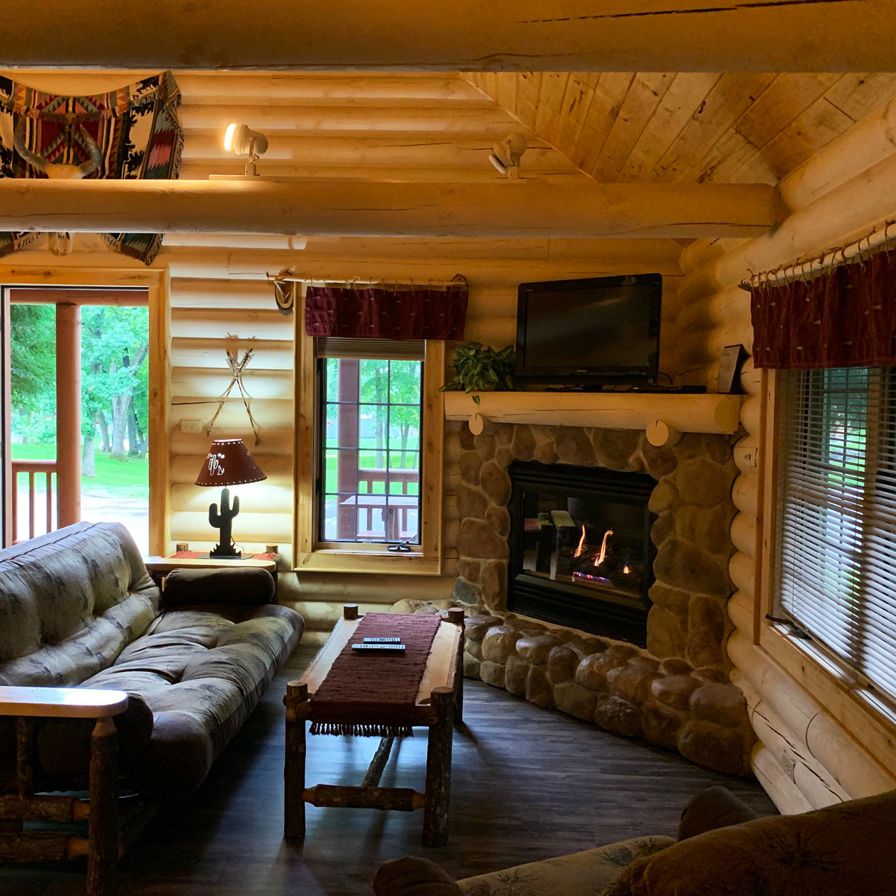 One Bedroom Log Cabins Cedar Lodge & Settlement