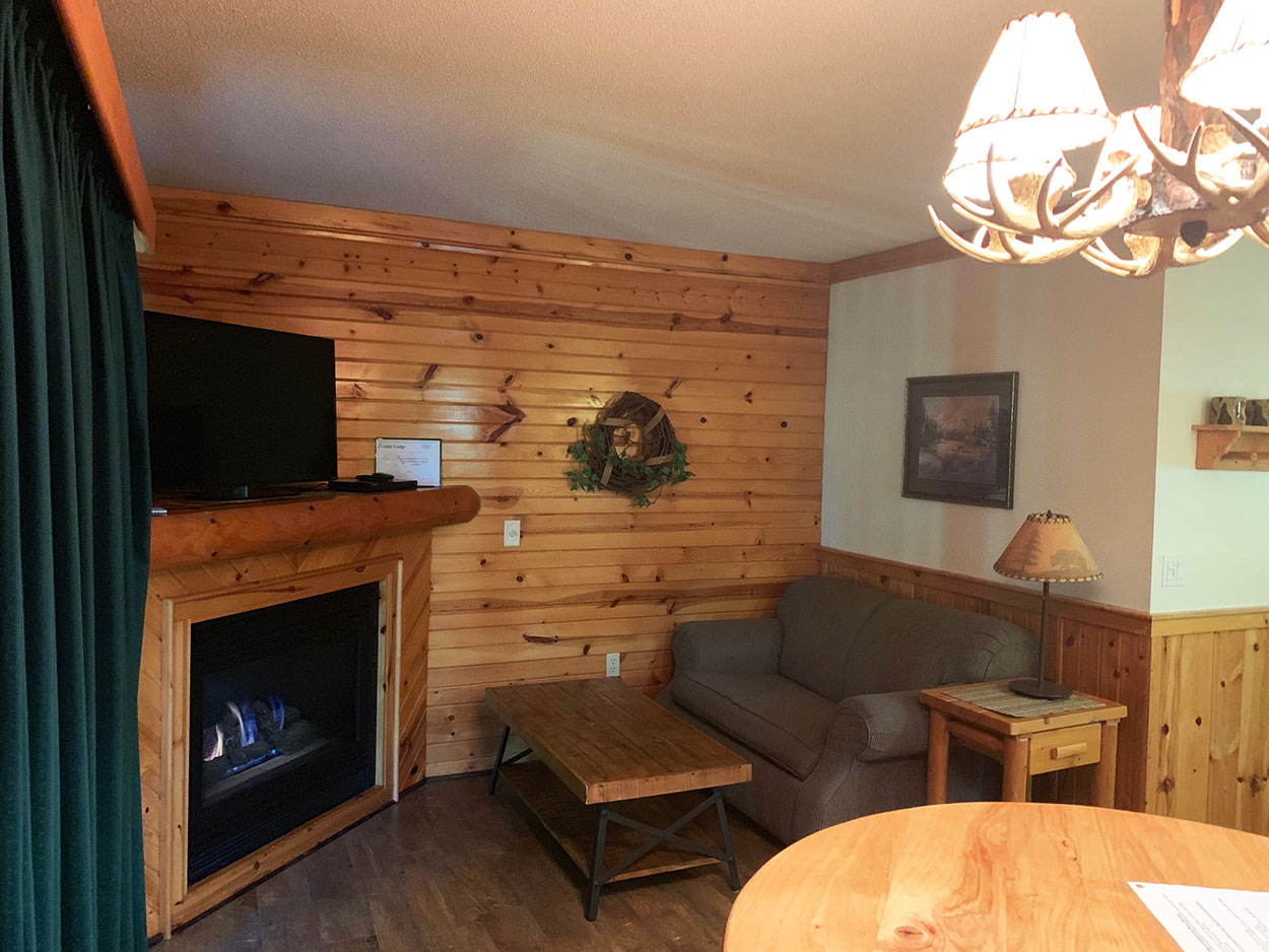 Whirlpool Suites Cedar Lodge & Settlement