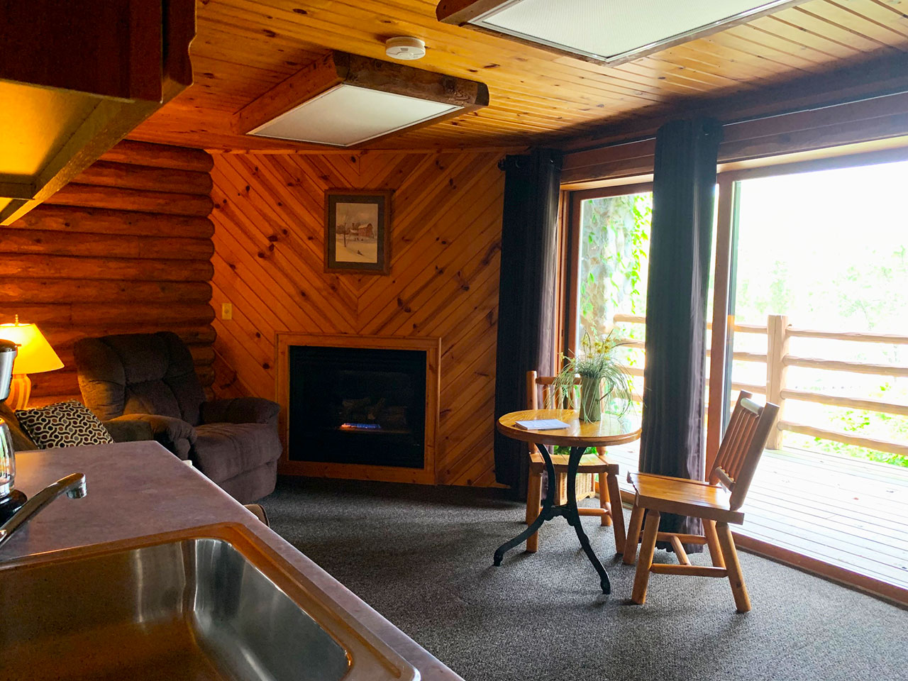 Whirlpool Suites Cedar Lodge & Settlement
