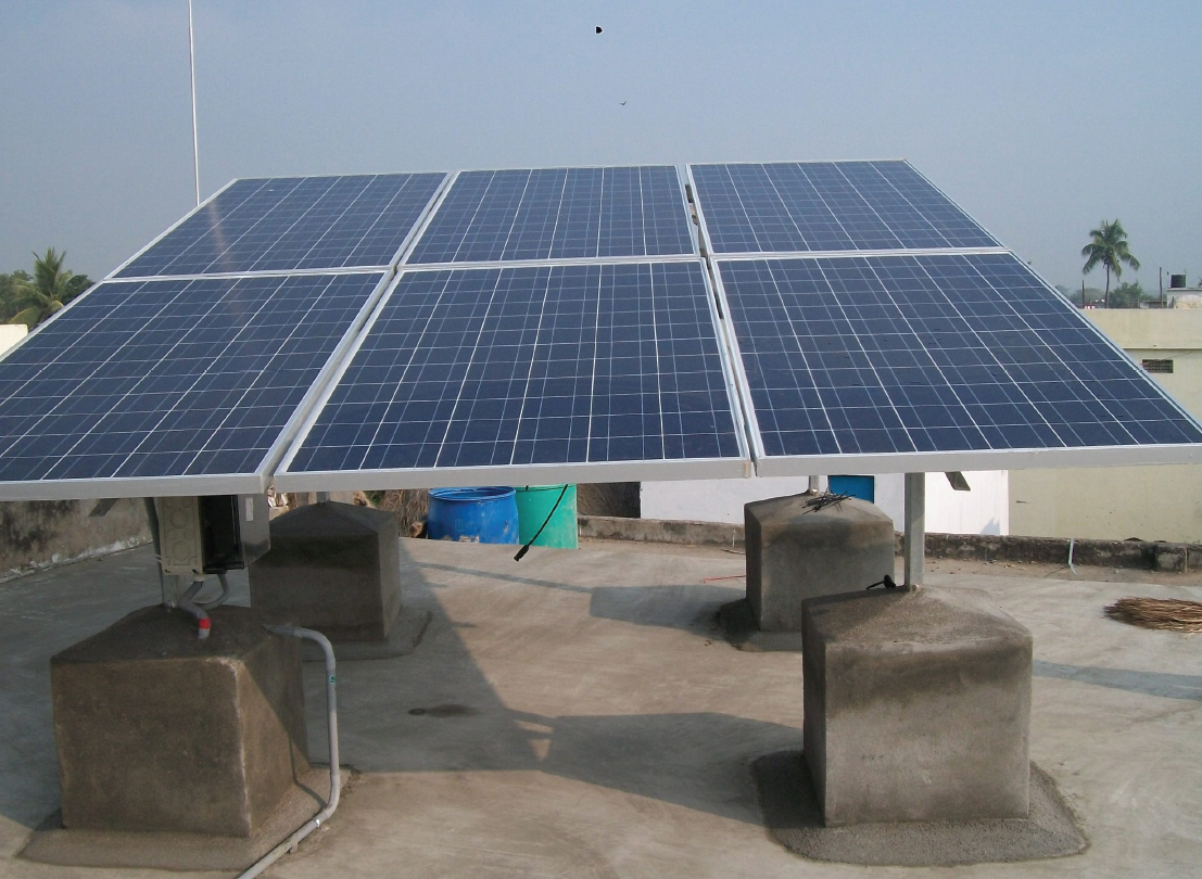 Comparative Life Cycle Assessment of traditional gravel ballasted roof