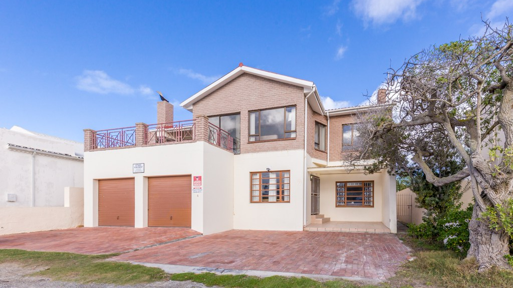 CeeScape Where the land meets the sea. Self catering in