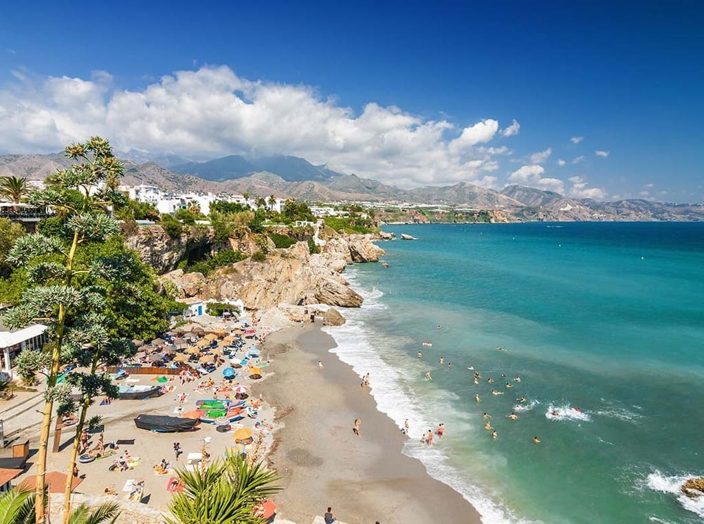 The beaches of the tropical Costa del Sol CEGRI SPANISH LANGUAGE