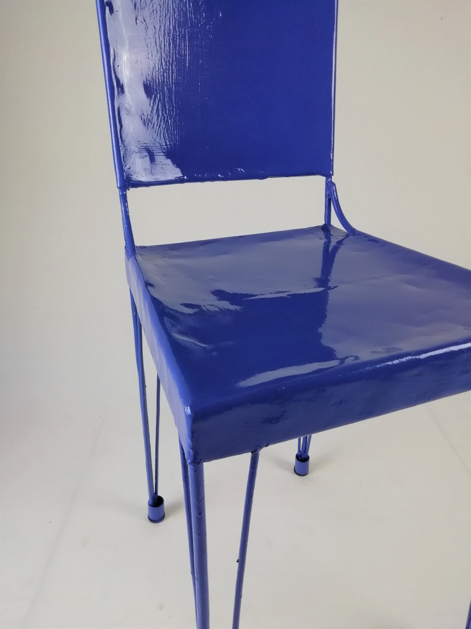 Chaise car crash bleu indigo Céjoli