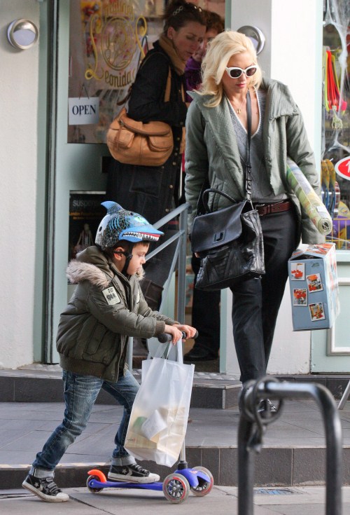 Gwen Stefani and her son Kingston Rossdale made their way out of a