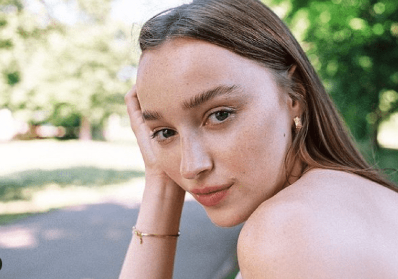 Bridgerton Spoilers Phoebe Dynevor Denies Major Rumor About RegéJean