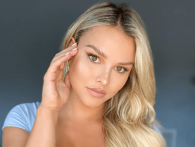 Kinsey Wolanski (Model) Wiki, Bio, Age, Height, Weight, Boyfriend