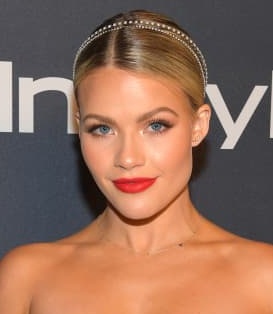 Witney Carson Height Weight Bra Size Body Measurements Facts Family