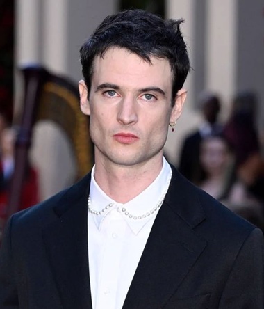 Tom Sturridge Height Weight Body Measurements Net Worth Statistics