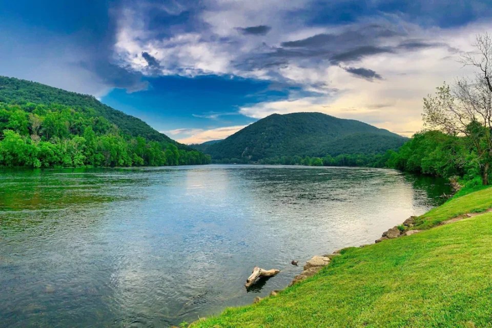 Best 6 PetFriendly VRBO in Smith Mountain Lake