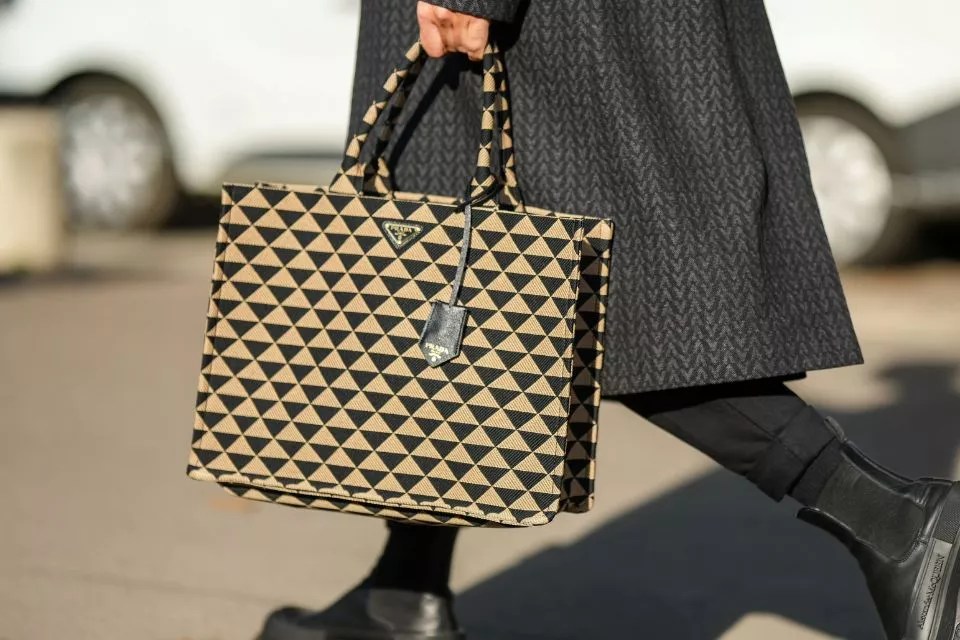 5 Stylish Tote Bags for Fashionable Individuals
