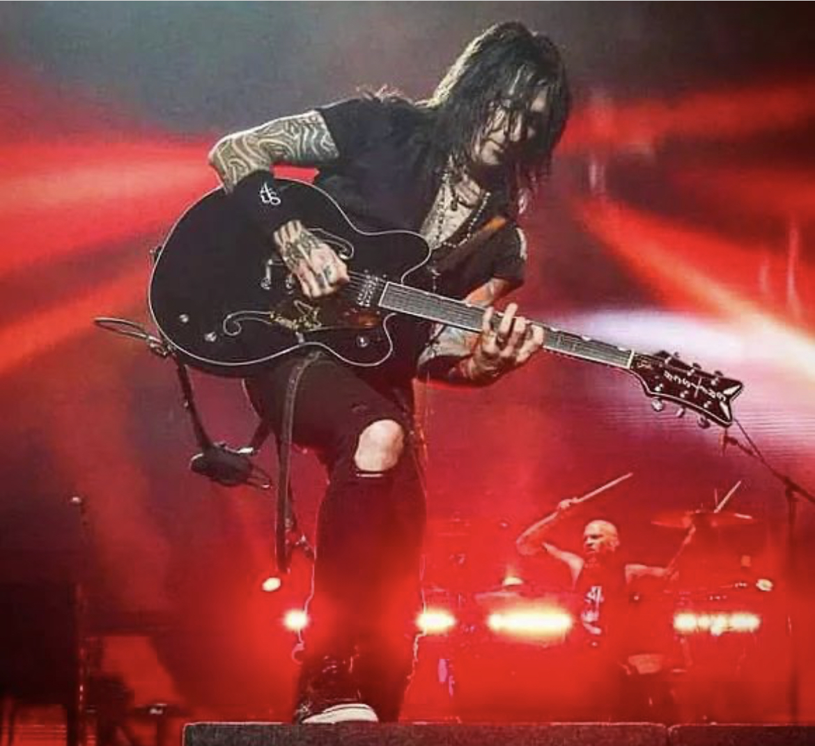 Guns N’ Roses Guitarist Richard Fortus Reflects on His Storied Career