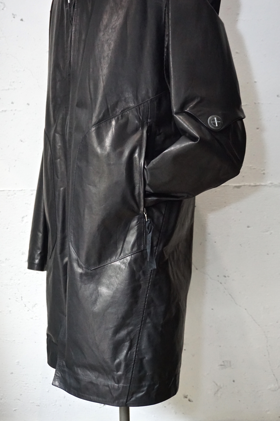 DECISIFMARBRE H 19NOIR. NOIR(Black). ISAAC SELLAM