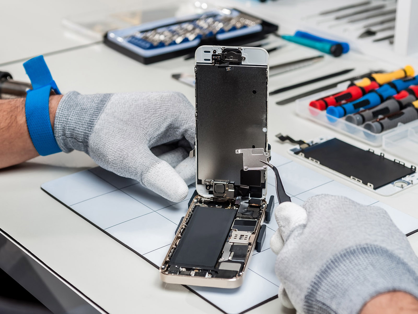 Cellaxs Phone Repair & Tablet Repair - OEM Parts & Fast Fix