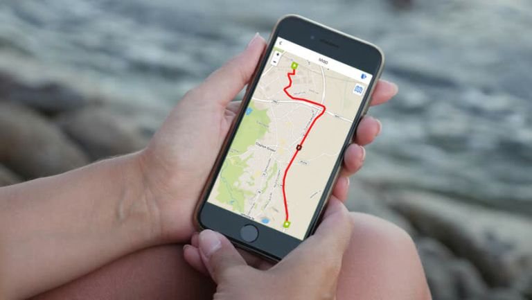 How Can I See Who My Boyfriend Is Texting for Free? Top 10 Phone Trackers