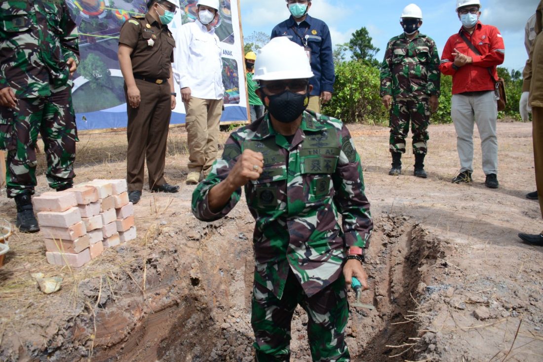 Hasil gambar untuk Sekda Pimpin Peletakan Batu Pertama Pembangunan Taman Migas di Dompak