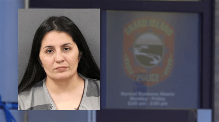 Grand Island Police accuse woman of stabbing husband, breaking daughter(04)