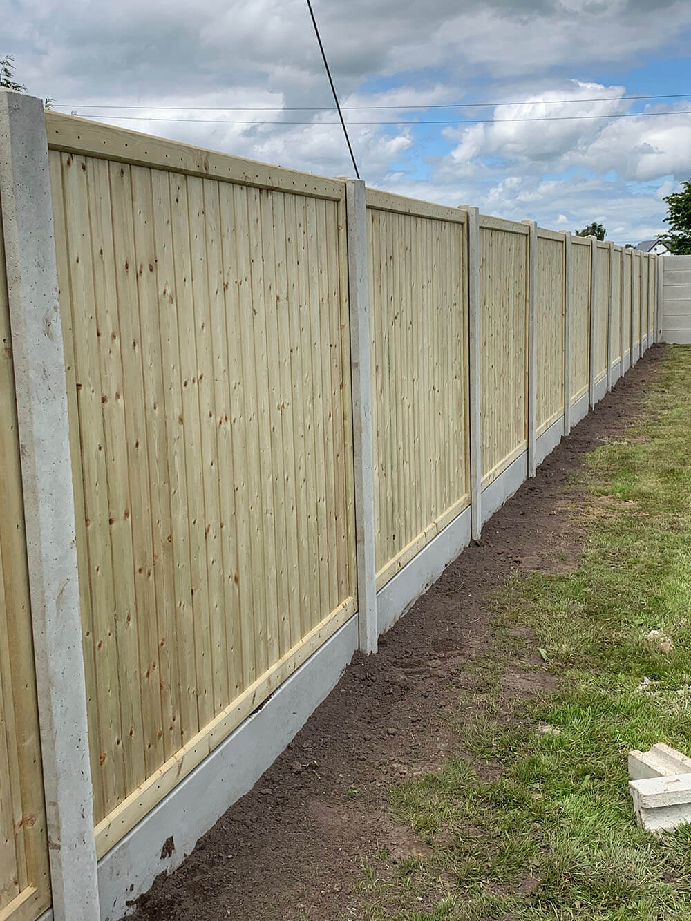 PICTURE FRAME AND PLAIN CONCRETE PANEL FENCING Central Precast