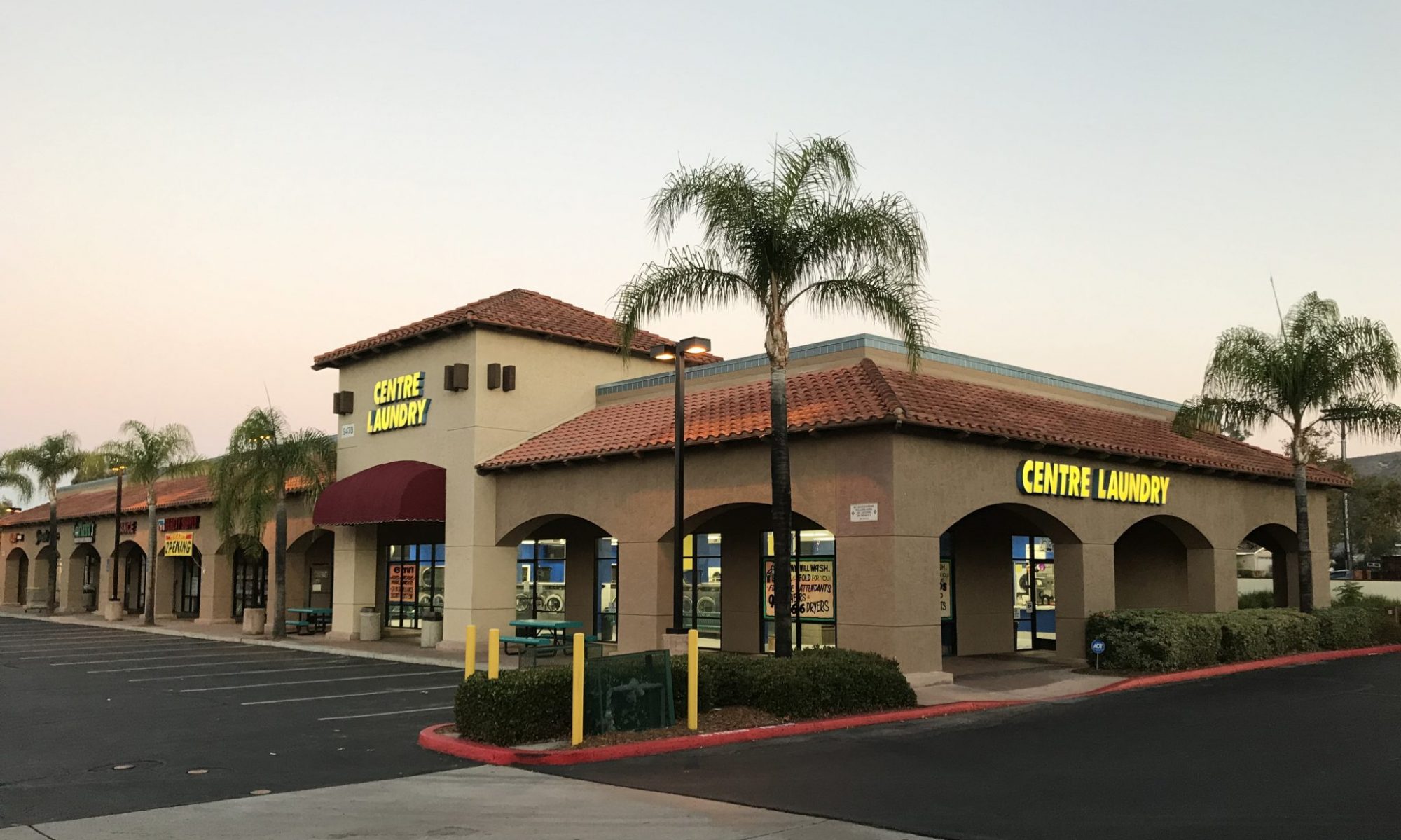 Nice Laundromat with Attendant, 6 TVs, Free Wifi, Pinball Centre Laundry