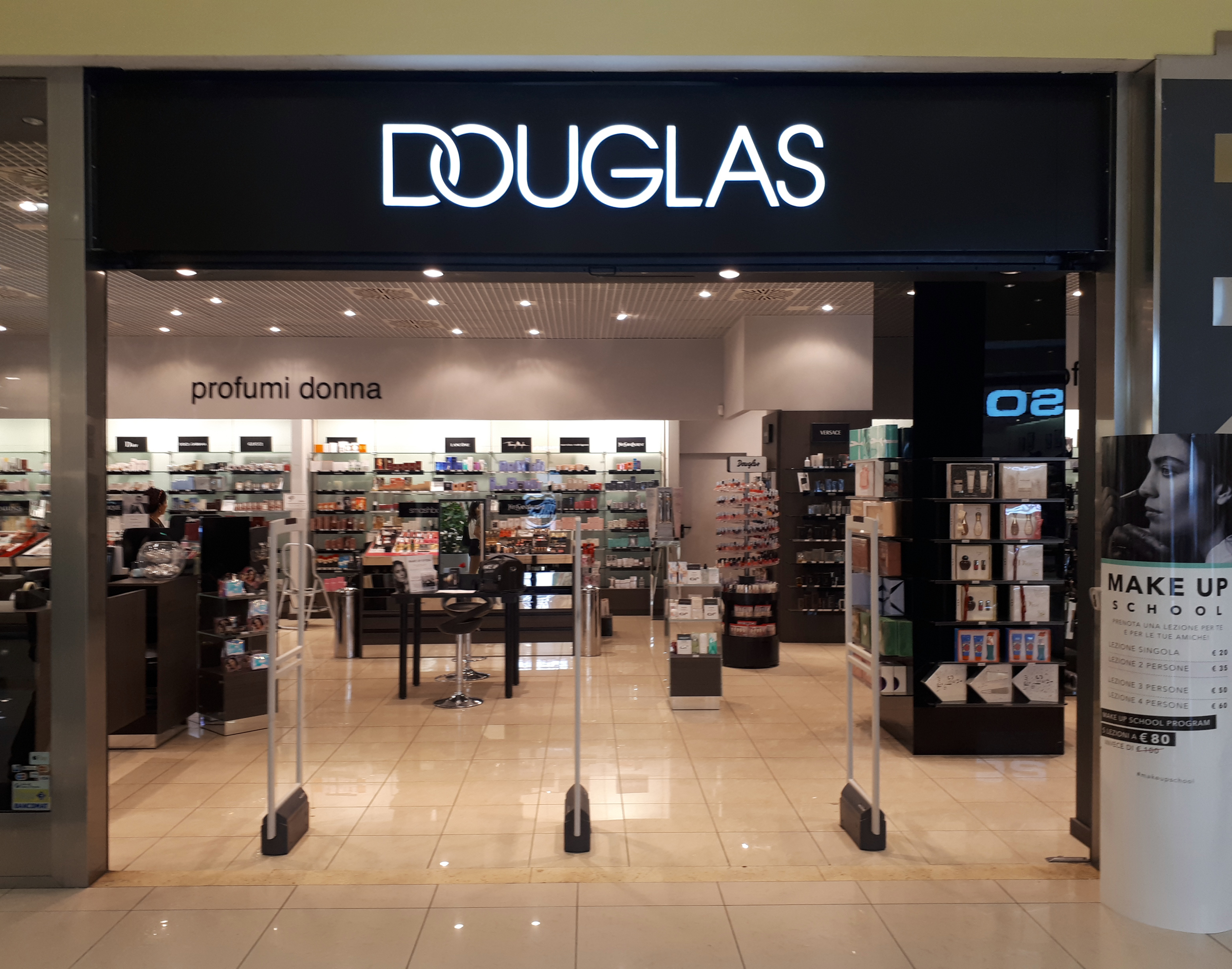 Profumerie Douglas: Cercasi Commessi, Store Manager, Personale Di Sede, Ecc 2448_x_3110_jpg