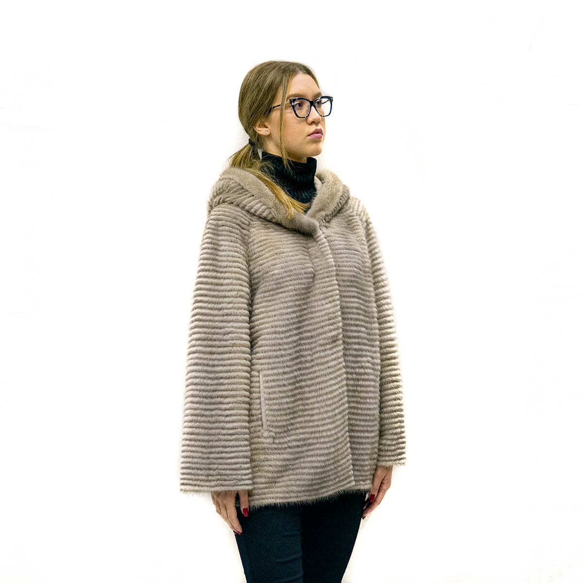 Giacca in visone con cappuccio reversibile • Centro Moda Pelle