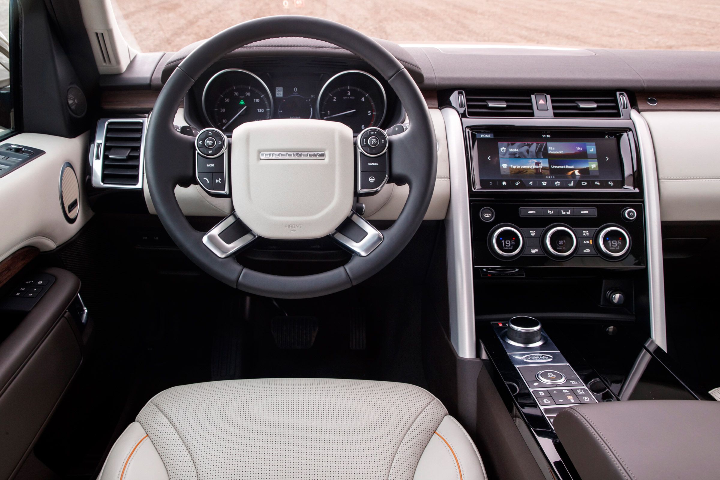 2017 Land Rover Discovery Cars Exclusive Videos and Photos Updates