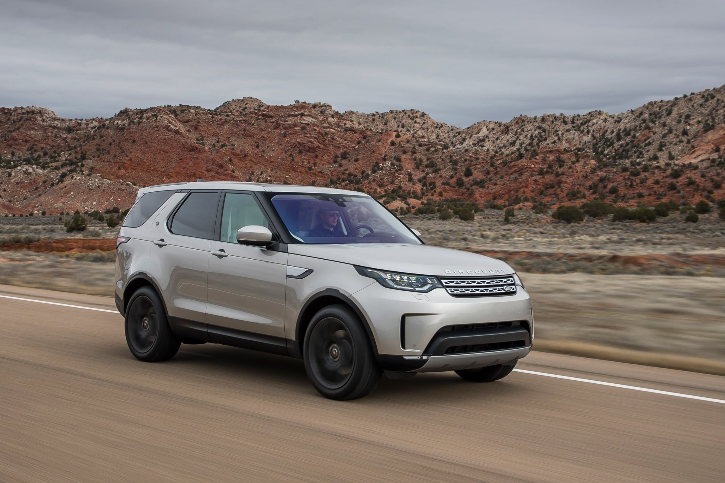 2017 Land Rover Discovery Cars Exclusive Videos and Photos Updates