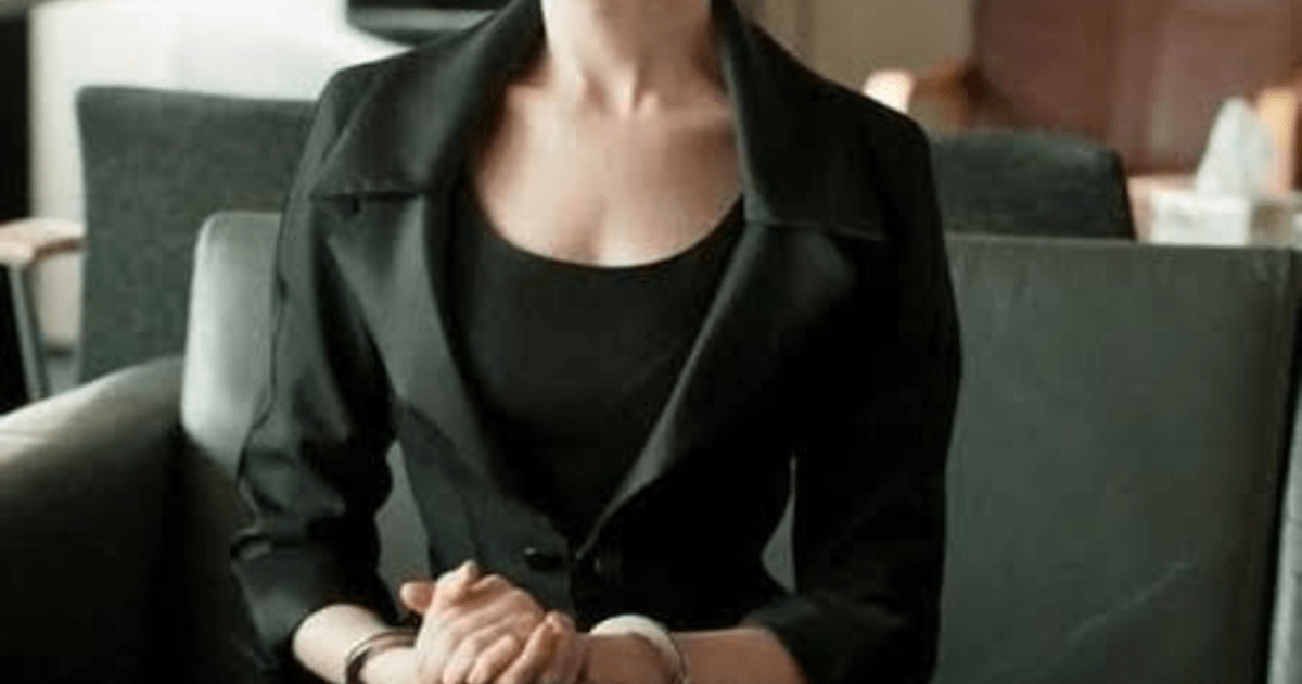 Why do women sit with their legs crossed? GirlsAskGuys