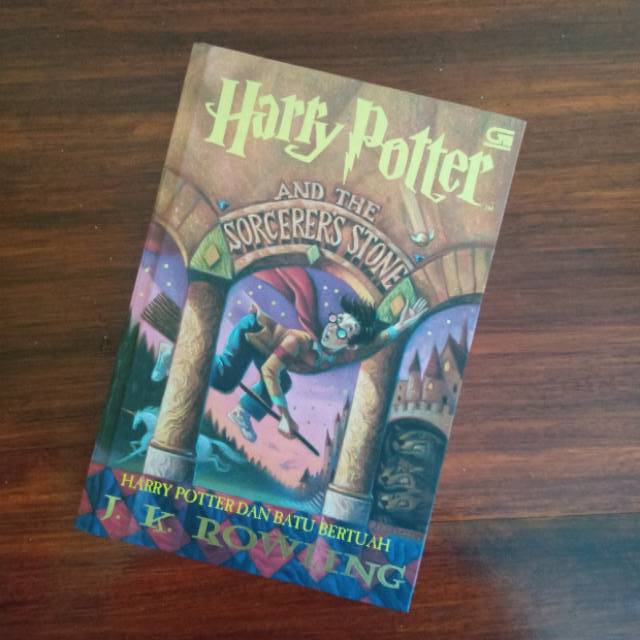 Preloved novel Harry potter 1 HC Hardcover dan batu bertuah ( Harry