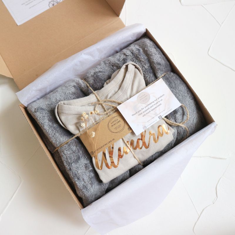 hadiah lahiran (baby gift set) jumper pendek free custom
