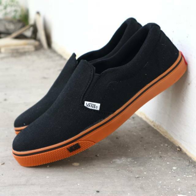 SEPATU SLIP ON PRIA VANS HITAM GUM Shopee Indonesia