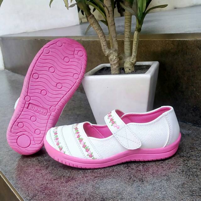 Sepatu anak perempuan slip on flat shoes ukuran 2630 merk Kipper tipe