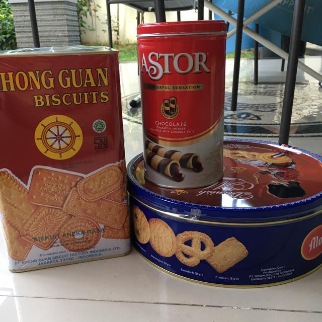 Khong Guan Assorted Biskuit Kaleng Merah 1600gr Shopee