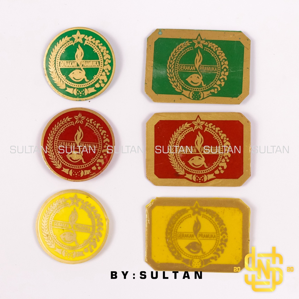 Jual PIN TANDA TOPI PLASTIK Pramuka Putra dan Putri Bahan Plastik Warna