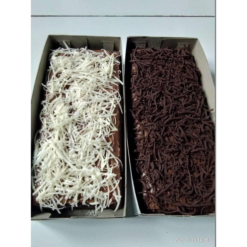 Jual Bolu Ketan Hitam & Brownies Kukus Ukuran M 22 x 10 Cm Topping