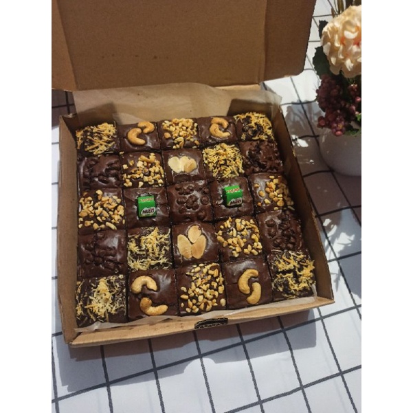 Jual Fudgy Brownies Sekat Shiny Crust 20x20 (25pcs) Shopee Indonesia