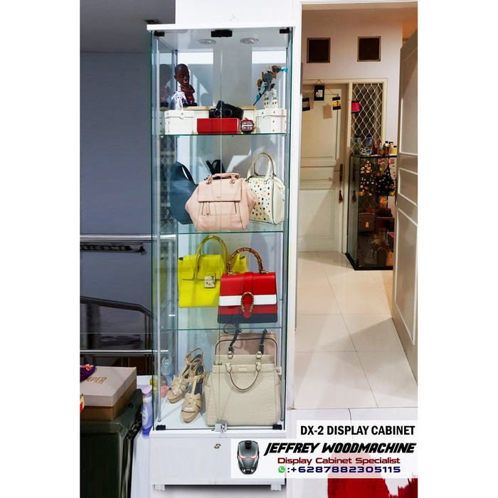 Lemari Kaca Untuk Menyimpan Tas LEMARILA